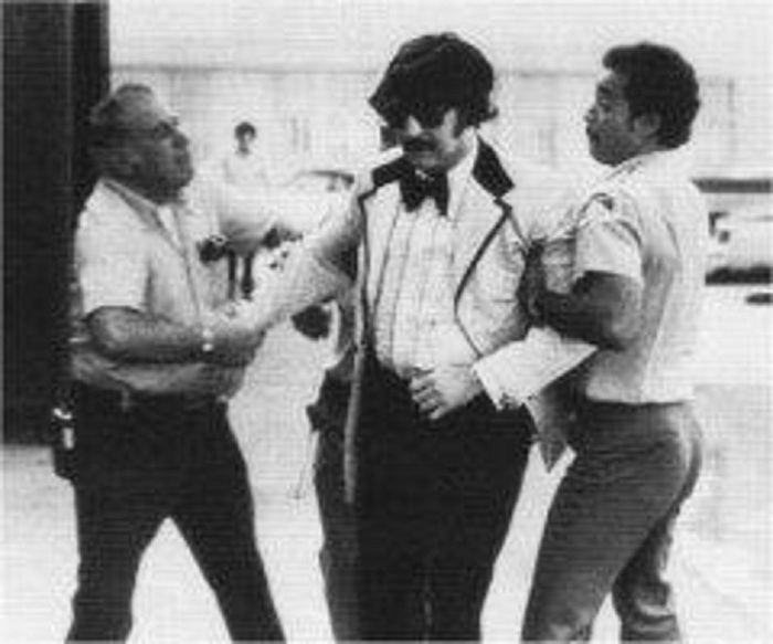 Tony Clifton Andy Kaufman being thrown off set of TAXI